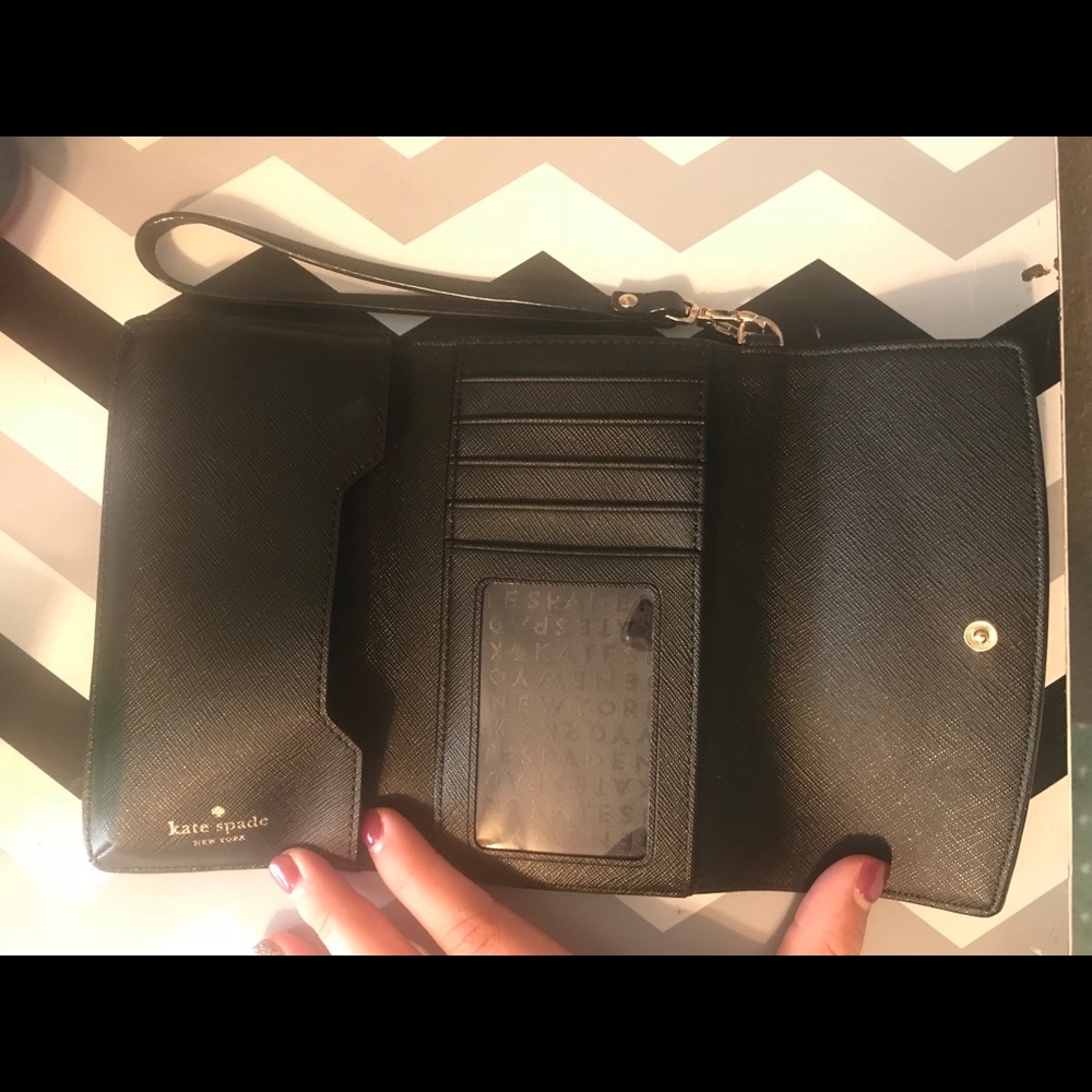 ♠️ New Kate Spade Wristlet ♠️ - Picture 3 of 3